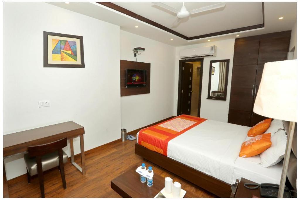 Hotel The R Blues Near Airport New Delhi